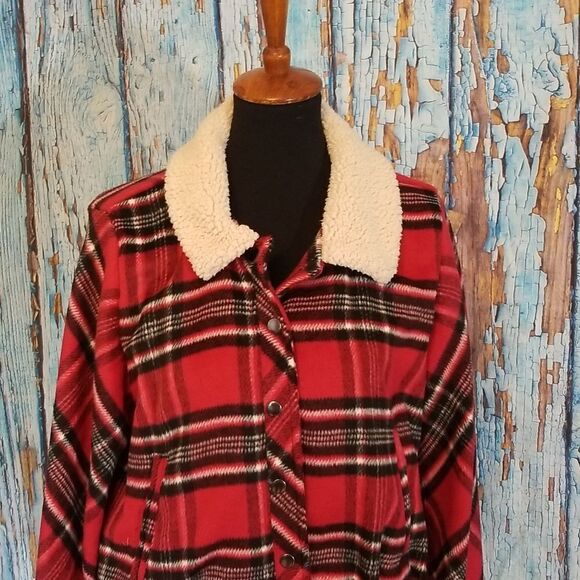 Plaid and Sherpa Button Front Shacket Jacket - Picture 5 of 15